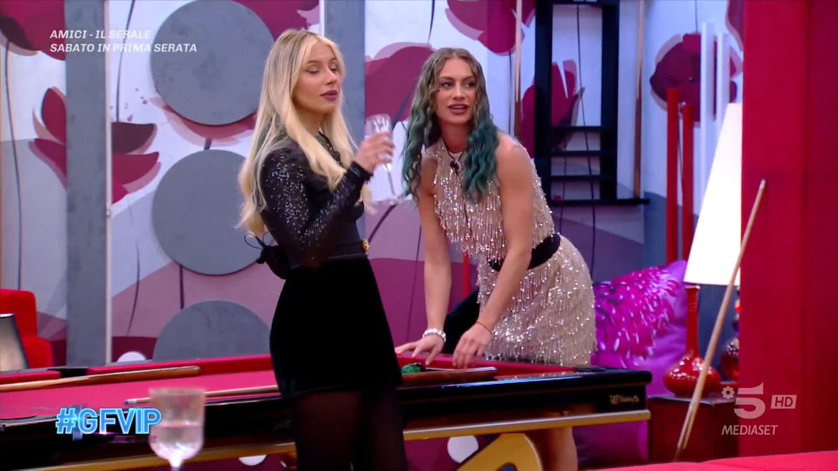 Anche la Casa scopre finalmente che la seconda finalista è Micol... e l'emozione è incontenibile! 😍💥 #GFVIP