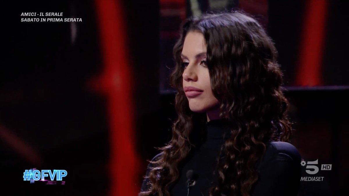 In una durissima catena di salvataggi... Milena manda Antonella direttamente al Televoto per l'eliminazione. #GFVIP