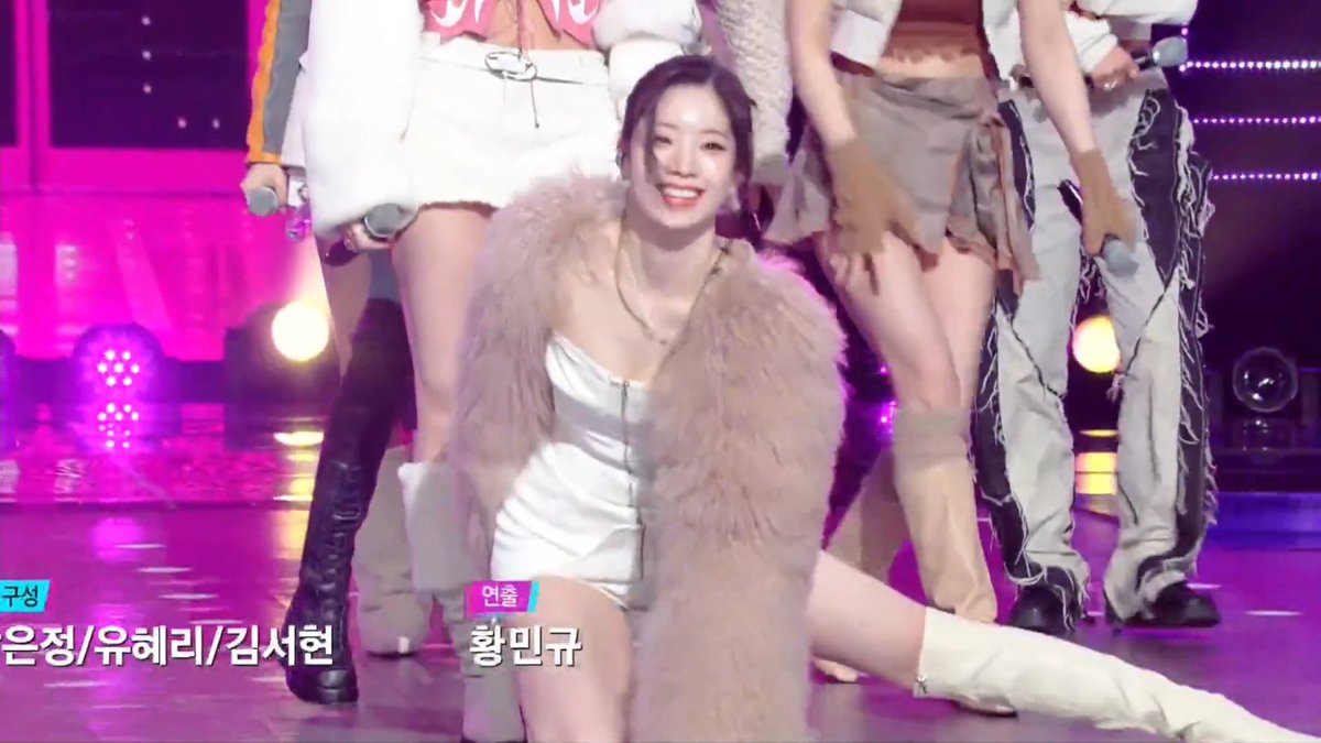 TWICE doing a SET ME FREE relay dance for the encore! Dahyun doing Sana's drop part 😭 #SETMEFREE1stWin TWICE