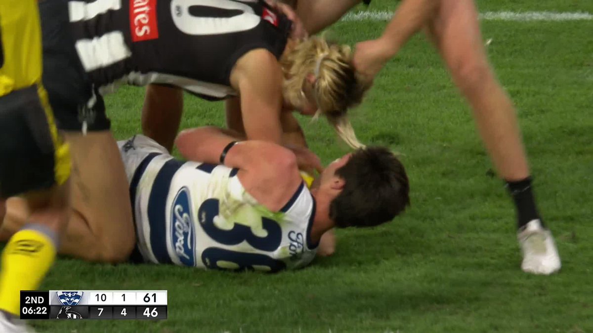 DARCY MOORE RUNS DOWN OLLIE HENRY IN THE GOAL SQUARE! THIS GAME IS OFF ITS HEAD 😱 #AFLCatsPies | Crypto.com