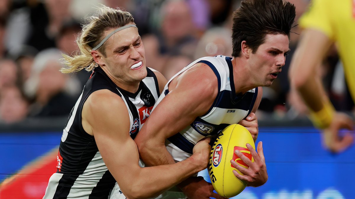 Darcy leading through action. That's our Captain ⚫️⚪️ AFL | @FoxFooty