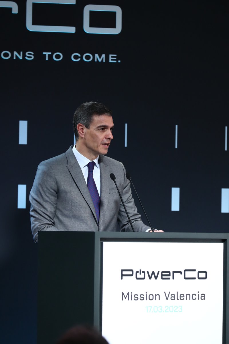 La gigafactoría de baterías de Sagunto es un proyecto para la innovación y la movilidad sostenible con una inversión que llegará a los 10.000 M€. Se generarán 3.000 puestos de trabajo directos y 12.000 indirectos. Apostamos por la industria como motor de la economía en España.