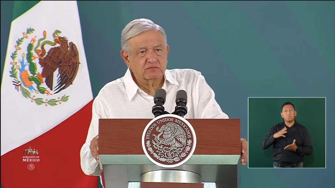 El presidente arremetió contra la liquidación que recibirá el consejero presidente del INE, Lorenzo Córdova. "Pueden decir que es legal, pero sin duda es inmoral", dijo, tras acusar que en Poder Judicial y órganos autónomos "no respetan la Constitución"