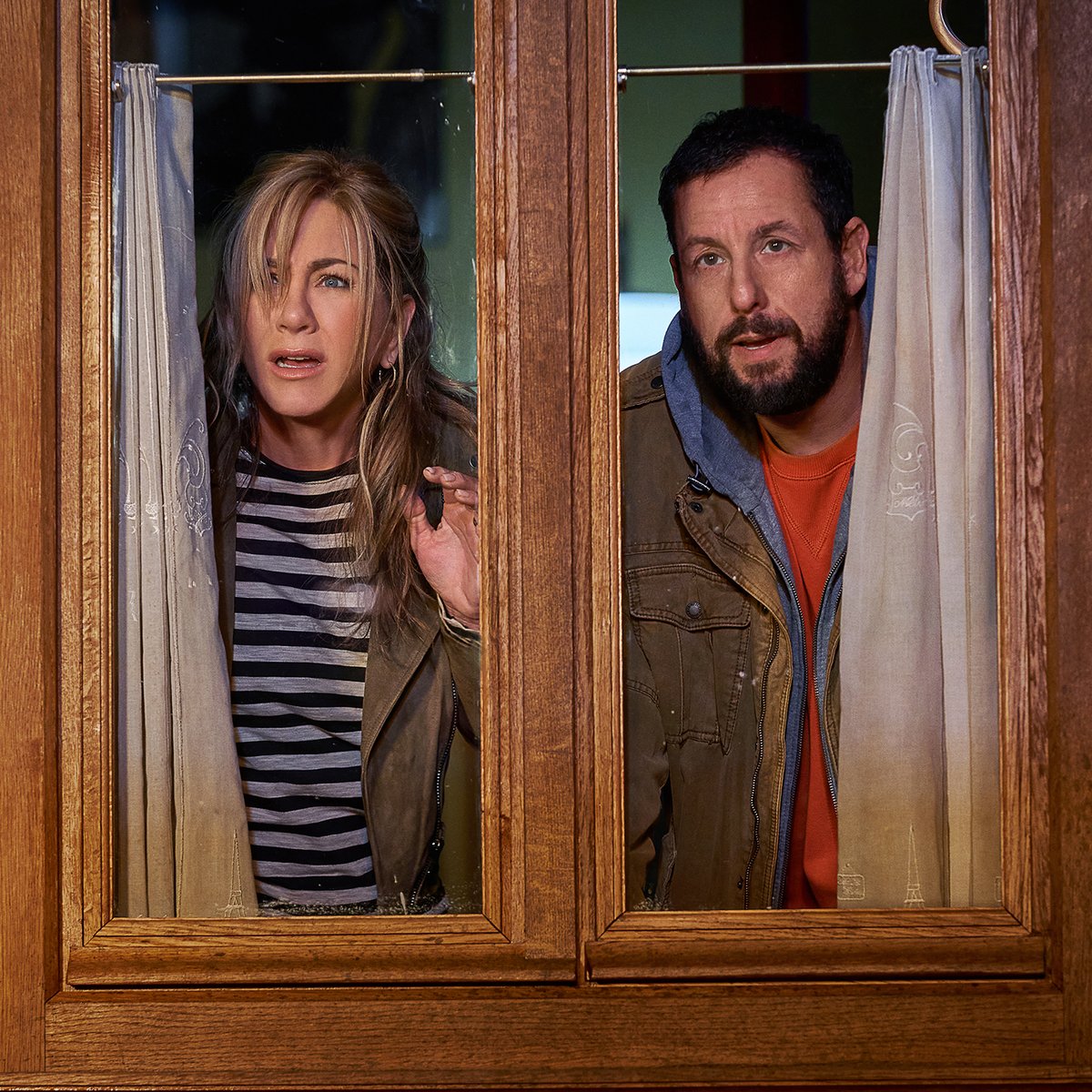 Adam Sandler y Jennifer Aniston vuelven a la acción en Misterio a la vista. El 31 de marzo, solo en Netflix.