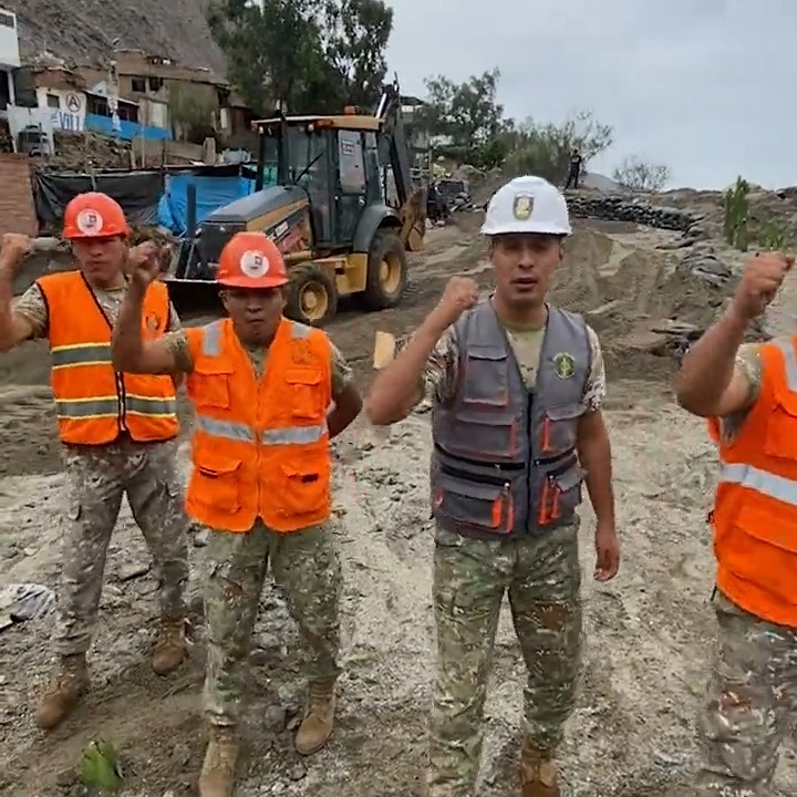 Cuando el país las necesita, nuestras Fuerzas Armadas siempre están en primera línea. ¡#ConPunchePerú!💪 #NuestraMisiónElPerú🇵🇪