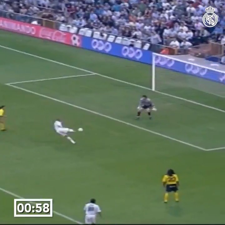 Estreia do Ronaldo Fenômeno pelo Real Madrid. Ele precisou de apenas 59 segundos para marcar.