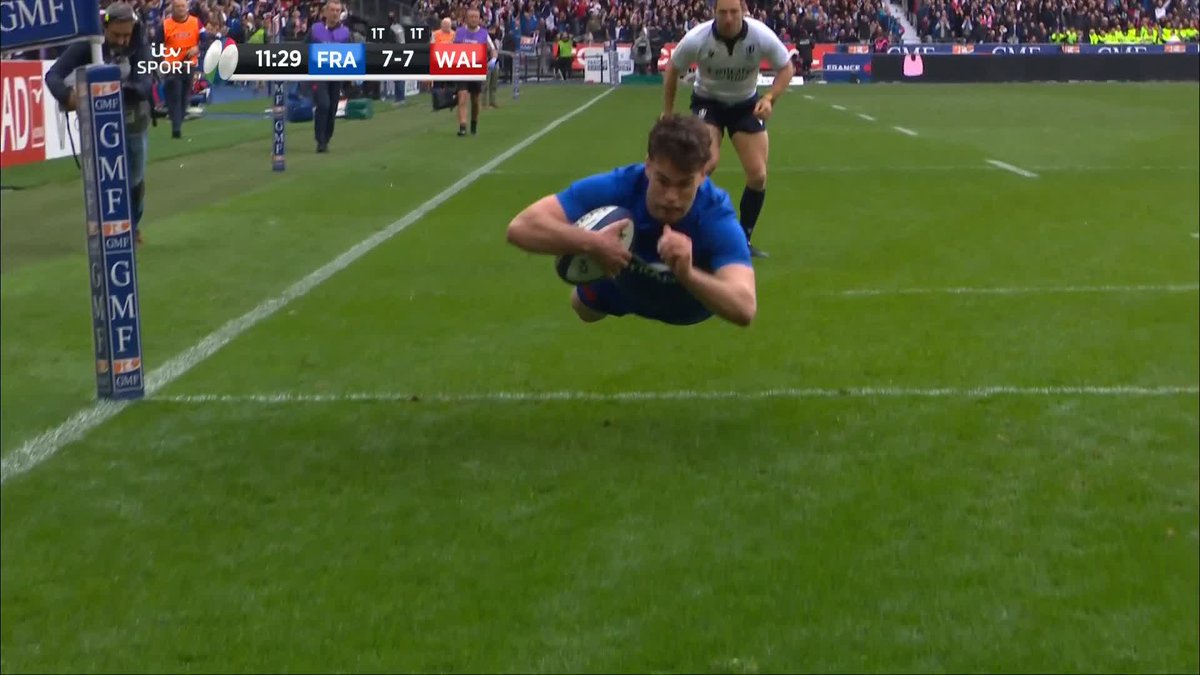 🇫🇷 C'est Magnifique! 👀 What a response from France! #ITVRugby | #GuinnessSixNations | Damian Penaud
