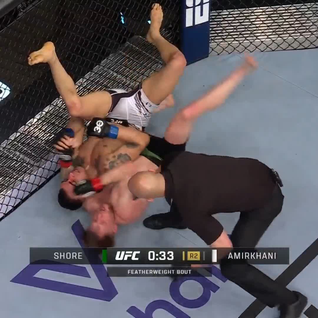 Relentless to take the neck 😳 @JackShoreMMA making a statement in his featherweight debut! #UFC286