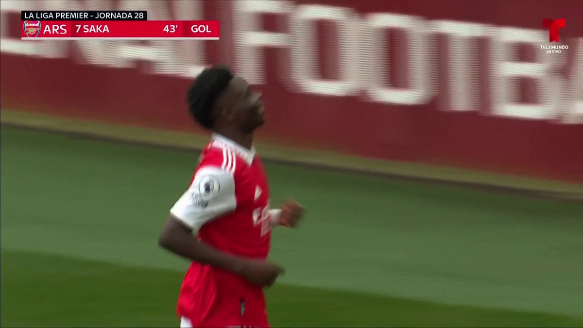 Bukayo Saka is SO slick 💫 (via Telemundo Deportes)