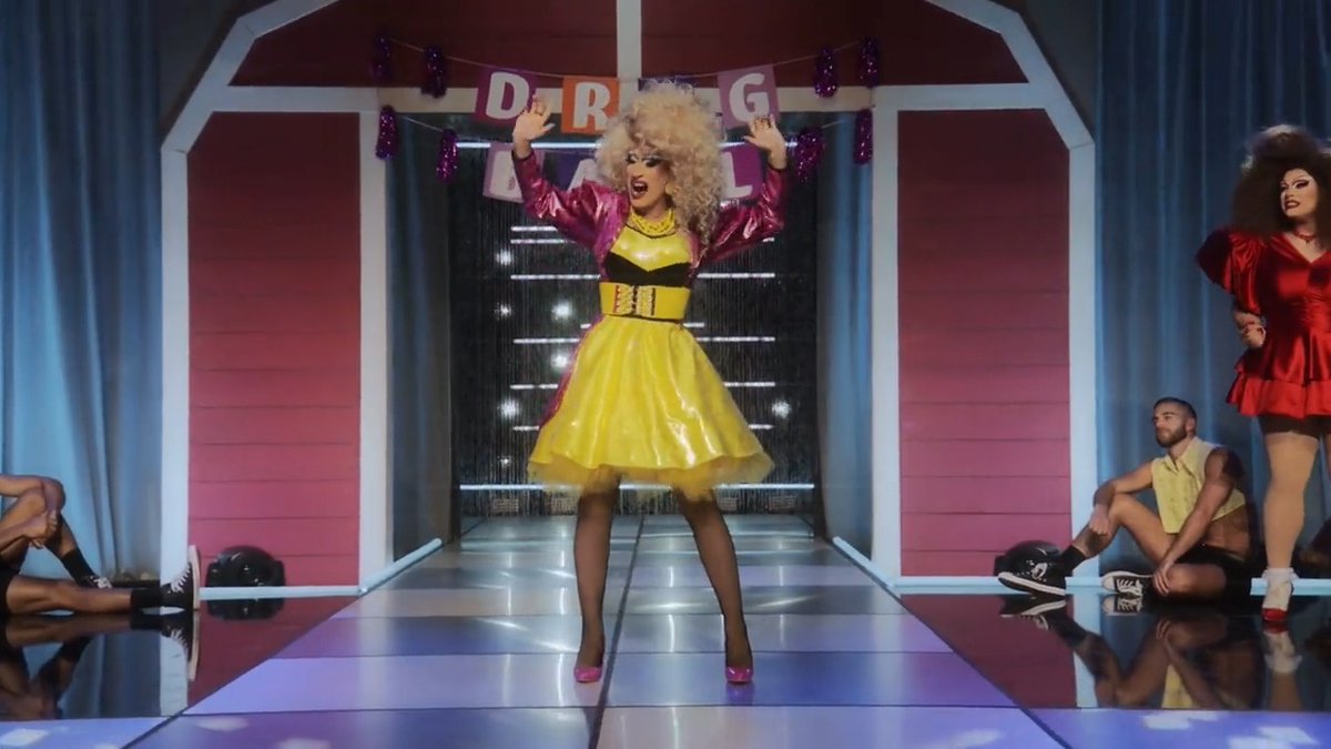 "Drag is a fight. Drag is a protest. Drag only reveals who you really are." ❤️ Ru-watch the Queens of West Bumtuck embracing the power of drag in #DragRace's Wigloose: The Rusical 👉