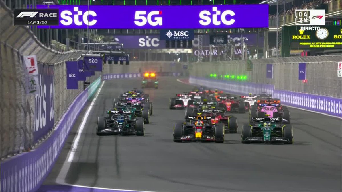 ¡LA ESPECTACULAR SALIDA DE FERNANDO ALONSO PARA PONERSE PRIMERO ANTE CHECO PÉREZ! Esto es una locura 🔥🔥🔥🔥 #SaudiDAZNF1 🇸🇦