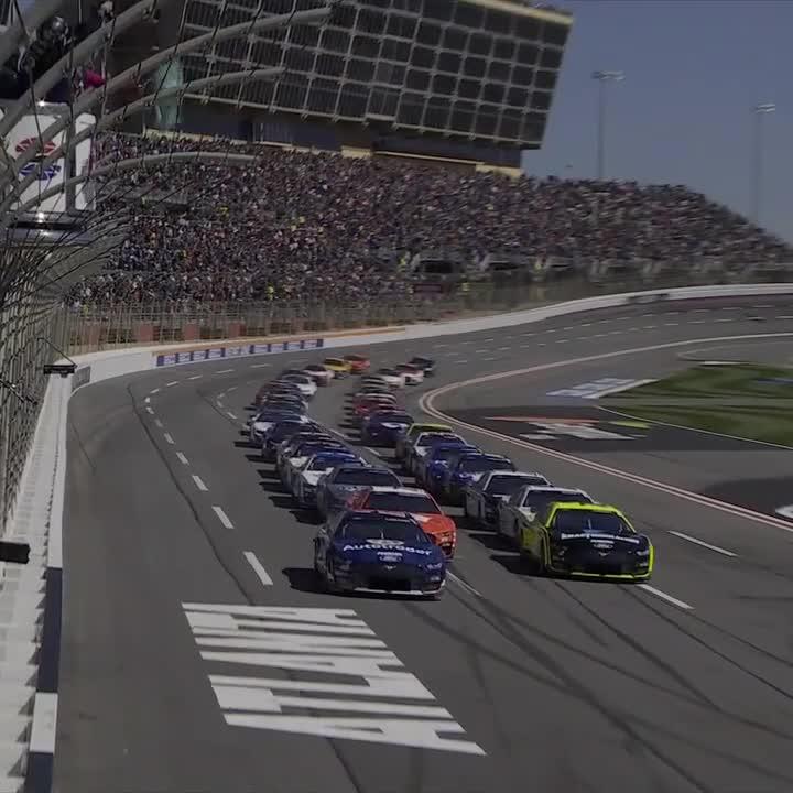 We've got 400 miles to settle this one at EchoParkSpeedway! The green flag flies on FOX! 🟢
