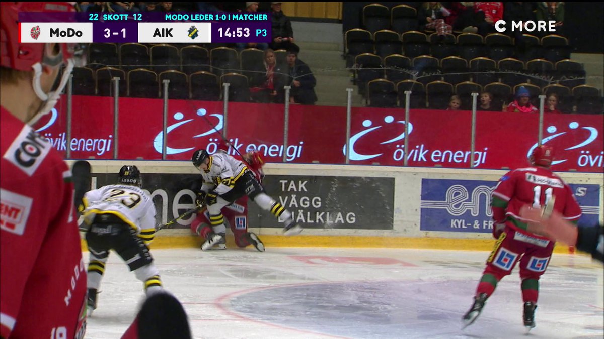 Färdigspelat för Ignberg Nilsson efter den här situationen 🙅♂️