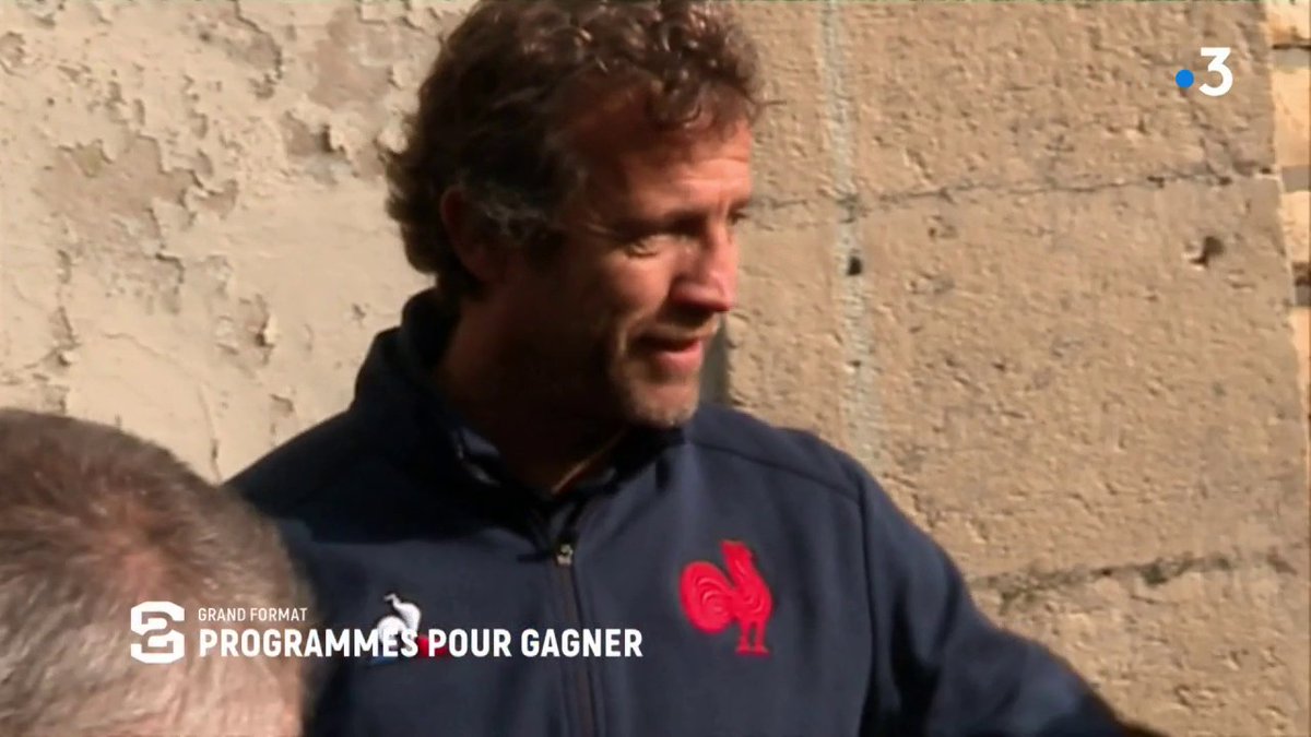 🏉#STADE2 | En 2019, quand Fabien Galthié prend les rênes d'une équipe de France Rugby malade il entend "redevenir une nation majeure du rugby mondial". 4 ans plus tard, c'est chose faite, ce XV de France a franchi les étapes une à une. C'est le Grand Format de la semaine 📺