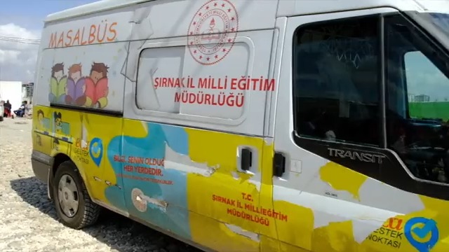 Masallar, oyunlar ve etkinlikler çocukların dili, iç dünyası ve hayal gücünün anahtarıdır. Şırnaklı öğretmenlerimiz, evlatlarımızın sosyal, duygusal ve zihinsel yönden iyileşmeleri için "Masalbüs" projesiyle afet bölgesinde... Paylaşarak yeneceğiz acıları...