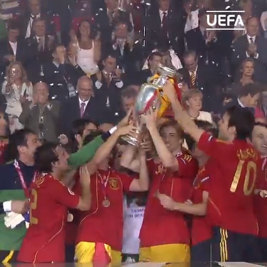 💫 𝗙𝗲𝗿𝗻𝗮𝗻𝗱𝗼 𝗧𝗼𝗿𝗿𝗲𝘀 💫 🏆 EURO 2008 winner 🏆 EURO 2012 winner 🏆 2010 World Cup winner 🇪🇸 110 appearances ⚽️ 38 Spain goals (third all-time) Happy birthday, Fernando Torres 🥳🎈
