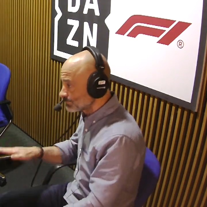 Necesitáis ver la reacción de Antonio Lobato al SALIDÓN de Fernando Alonso y lo sabéis 😏 Pero mientras os dejamos el HIMNO by Antonio Lobato para que reventéis el botón del RT y vayáis calentando 😜 Y sí... ¡DURA 33 SEGUNDOS! 🤯 #DAZNF1