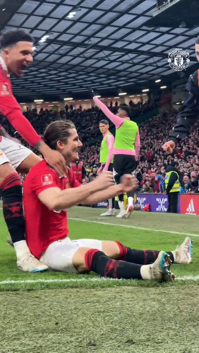Still don't know how Marcel managed to squeeze that in 🤯 #MUFC || #FACup