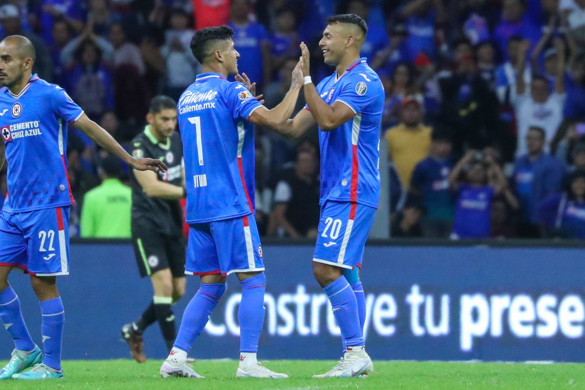 Tres puntos y seguimos subiendo en la tabla. Partido cerrado que se resolvió con una anotación del chileno Iván Morales. El Color es AZUL de la victoria ante San Luis ya está aquí. 🎥 ¿Disfrútenlo, Azules! #AzulDePorVida