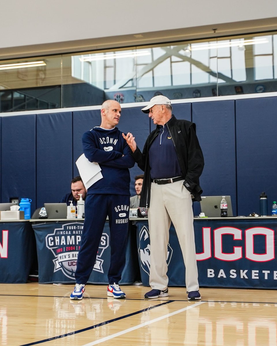 "80 minutes to Houston" After sending us off to Albany, we're honored to have the 🐐 back to send us off again! #Made4March