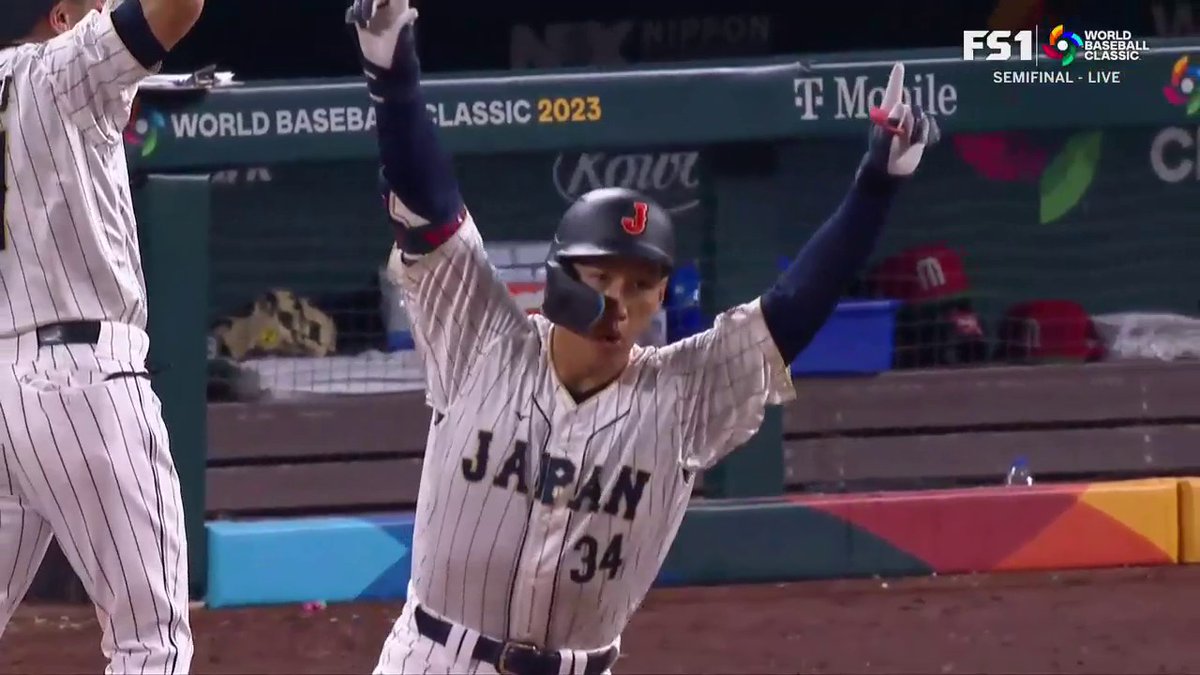 Holy Yoshida!! What a CLUTCH home run to tie it 🤯🇯🇵
