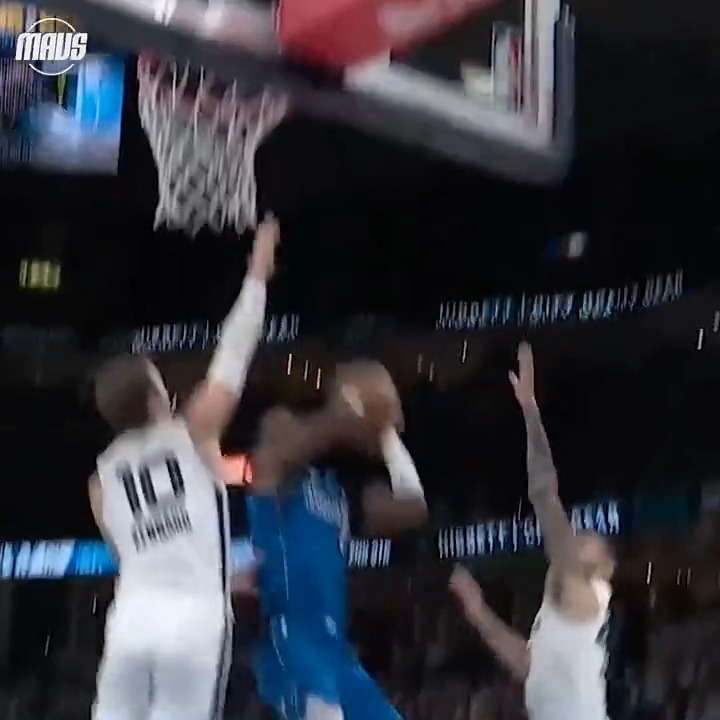 Kyrie Irving with one of the most ridiculous finishes of his career 🤯 This is a different level of skill right here. Wow. 🎥 Dallas Mavericks