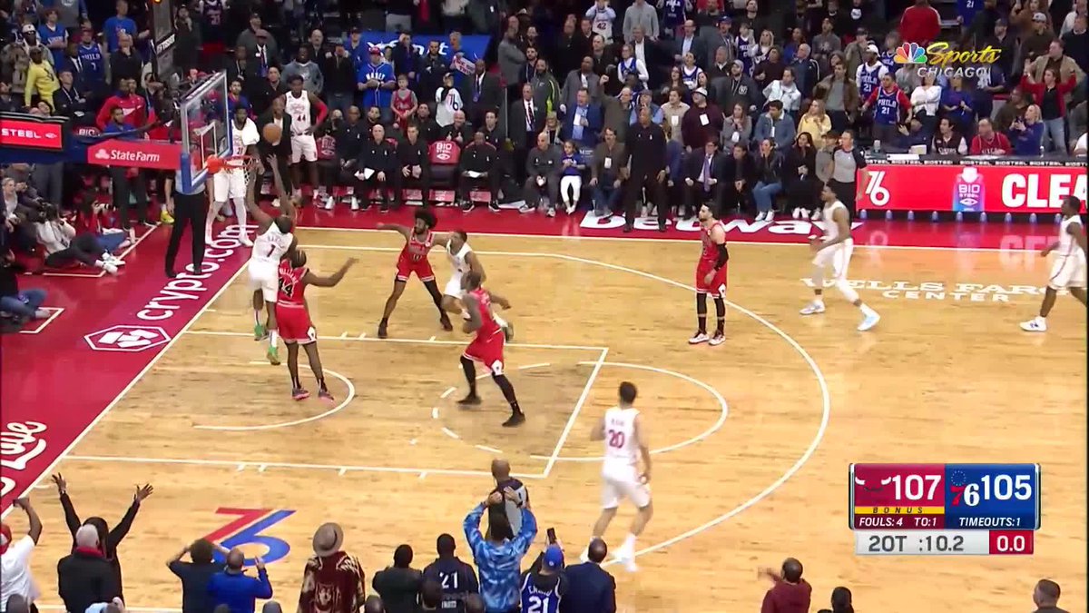 CLUTCH BLOCK BY DERRICK JONES JR. Derrick Jones Jr. | NBC Sports Chicago