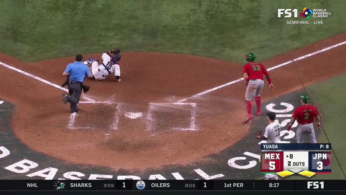 MEXICO ADDS SOME INSURANCE RUNS! They make it 5-3! Japan gets the out at home though to end the 8th. 📺: WBC on FS1