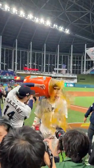 Murakami splash! #WorldBaseballClassic