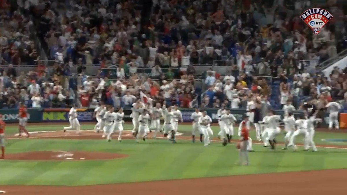 Japan walk-off with just ballpark noise