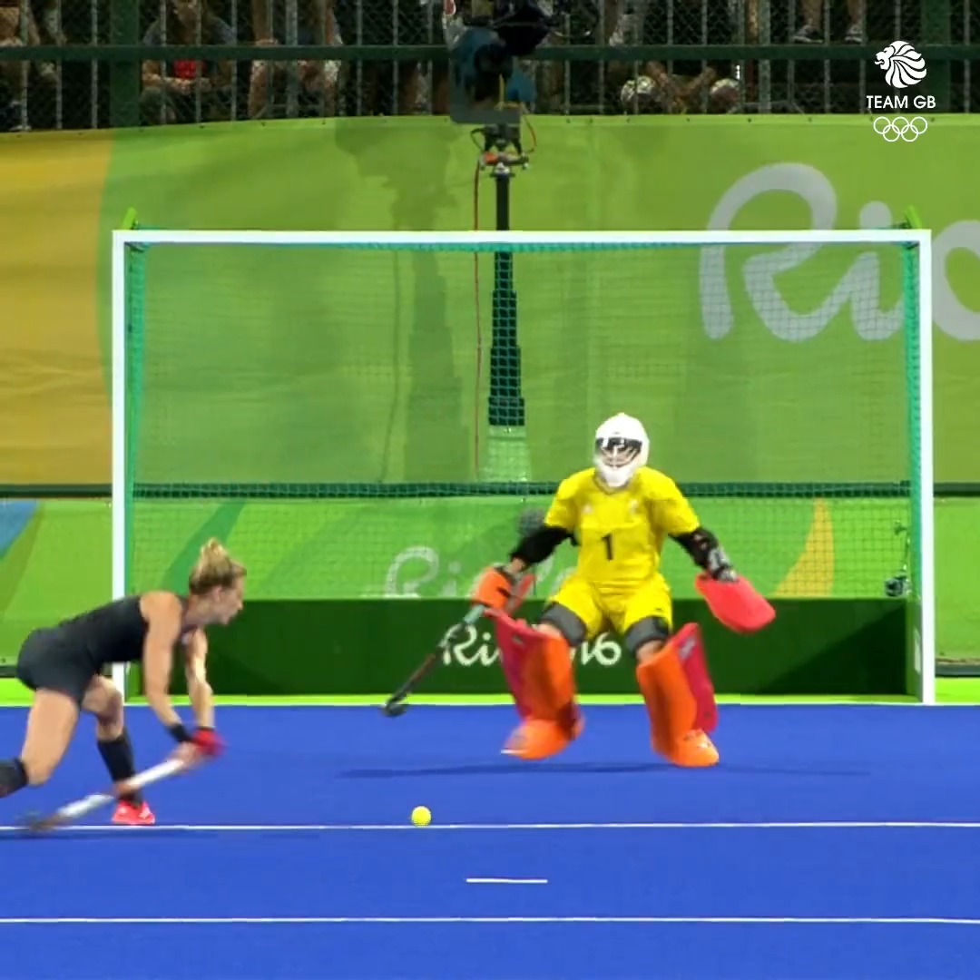 👑 Queen of the shootout, Maddie Hinch has announced her retirement from international hockey. Maddie, you gave us unforgettable Olympic moments!
