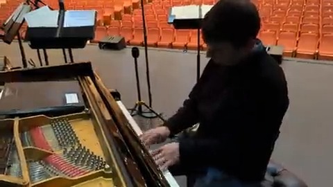 Our Dan Nimmer 🎹 warming-up on the blues and on “Sophie Rose-Rosalee” before the show at 🪽 in Jinju 🇰🇷