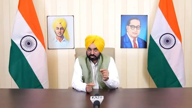 ਆਮ ਆਦਮੀ ਪਾਰਟੀ ਦੀ ਸਰਕਾਰ ਪੰਜਾਬ ‘ਚ ਕਿਸੇ ਨੂੰ ਵੀ ਸ਼ਾਂਤੀ ਭੰਗ ਕਰਨ ਤੇ ਮਾਹੌਲ ਖ਼ਰਾਬ ਕਰਨ ਦੀ ਇਜਾਜ਼ਤ ਨਹੀਂ ਦੇਵੇਗੀ… ਪੰਜਾਬ ਸੁਰੱਖਿਅਤ ਹੈ…ਕਿਸੇ ਨੂੰ ਘਬਰਾਉਣ ਦੀ ਲੋੜ ਨਹੀਂ…ਅਸੀਂ ਪੰਜਾਬ ਨੂੰ ਦੇਸ਼ ਦਾ ਨੰਬਰ.1 ਸੂਬਾ ਬਣਾਉਣ ‘ਚ ਲੱਗੇ ਹੋਏ ਹਾਂ..