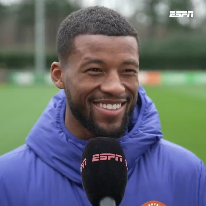 🔴⚪️ Georginio Wijnaldum begint te lachen als hem wordt gevraagd naar het Europa League-duel met Feyenoord: "Ik speel liever niet tegen ze. Normaal support ik ze."