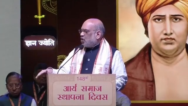 दयानन्द सरस्वती जी और आर्य समाज के अनेकों संस्थानों ने लाखों लोगों को प्रेरित कर स्वतंत्रता आंदोलन से जोड़ने का काम किया।