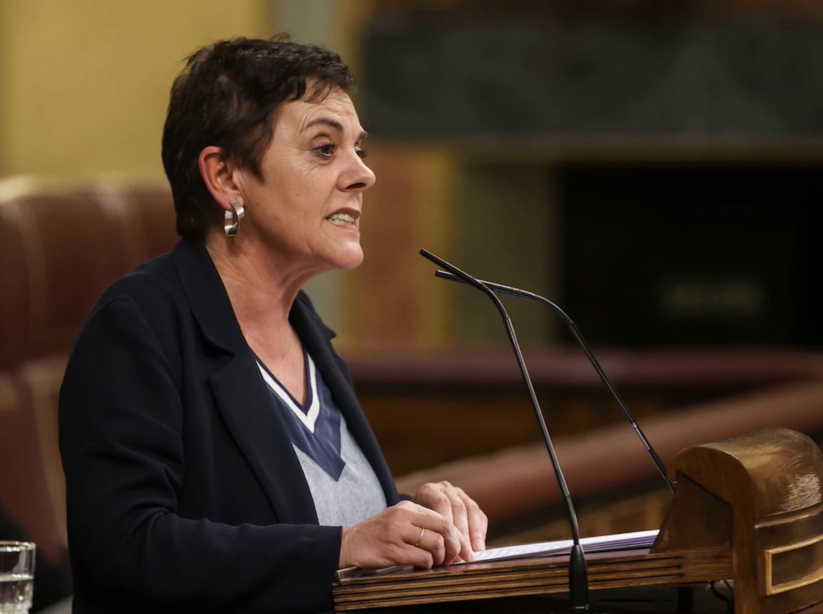Dejen de pedir permiso a la patronal. Dejen de pedir permiso a los sindicatos policiales. Dejen de pedir permiso a las energéticas y a los lobbies inmobiliarios. Dejen de gobernar con miedo. Porque la derecha nunca duda: gobierna contra la mayoría social. Mertxe Aizpurua ✊👏