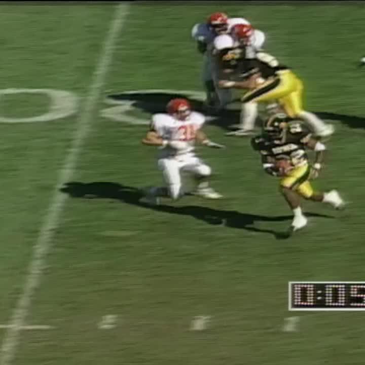 Kids today don't understand how great Tavian Banks was. 💯 #TouchdownTuesdsay x Hawkeye Football