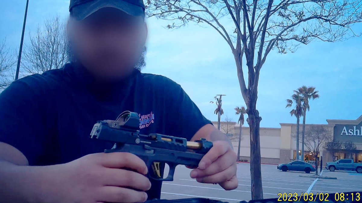 How are illegal guns getting in Canada? CBC's Jorge Barrera goes undercover to find out.