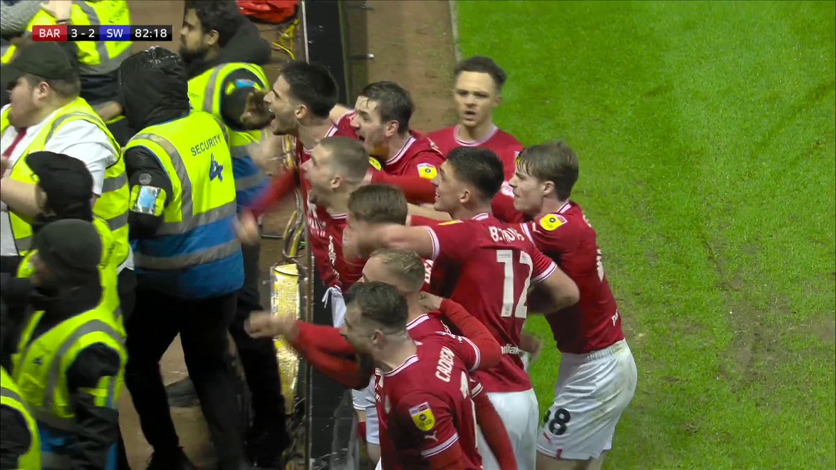 WHAT A GAME! 🤩 Max Watters makes an instant impact off the bench to put Barnsley back in front! 👏
