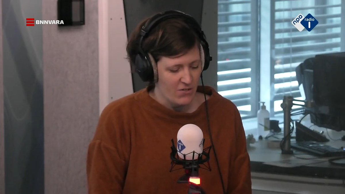 "Democratie schijnt de beste staatsvorm te zijn, en sinds woensdag besef ik pas hóe erg de rest dan wel niet is", zegt Janneke de Bijl op NPO Radio 1. "Met zo’n uitslag begin je toch bijna te verlangen naar een dictatuur."