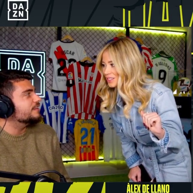 El momentazo de Diletta Leotta en directo en nuestro canal de Twitch 😆 ¡Una visita de lujo! Àlex de Llano no se lo podía creer... 🤣