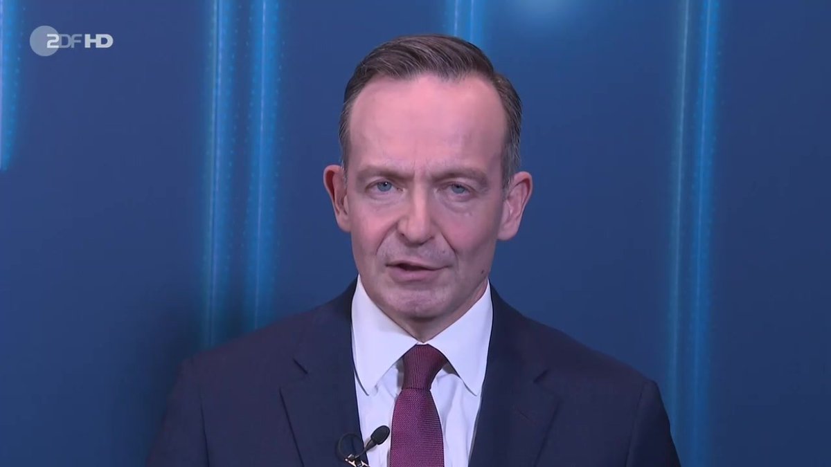 FDP-Verkehrsminister Volker Volker Wissing kämpfe nicht gegen die #EU-Regulierung zum #VerbrennerAus, sondern dafür, dass sie verbessert wird. Es fehle das Element der Technologie-Offenheit.