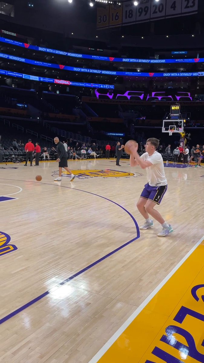 Austin Reaves getting ready to start after his career-high 35-point performance ♨️ 📺: Suns-Lakers | 10 PM ET | ESPN