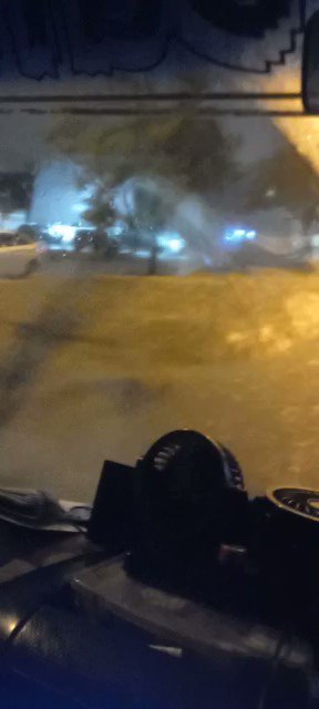#Guayaquil A la altura del Colegio 28 de Mayo en la Avenida Carlos Julio Arosemena, totalmente inundado