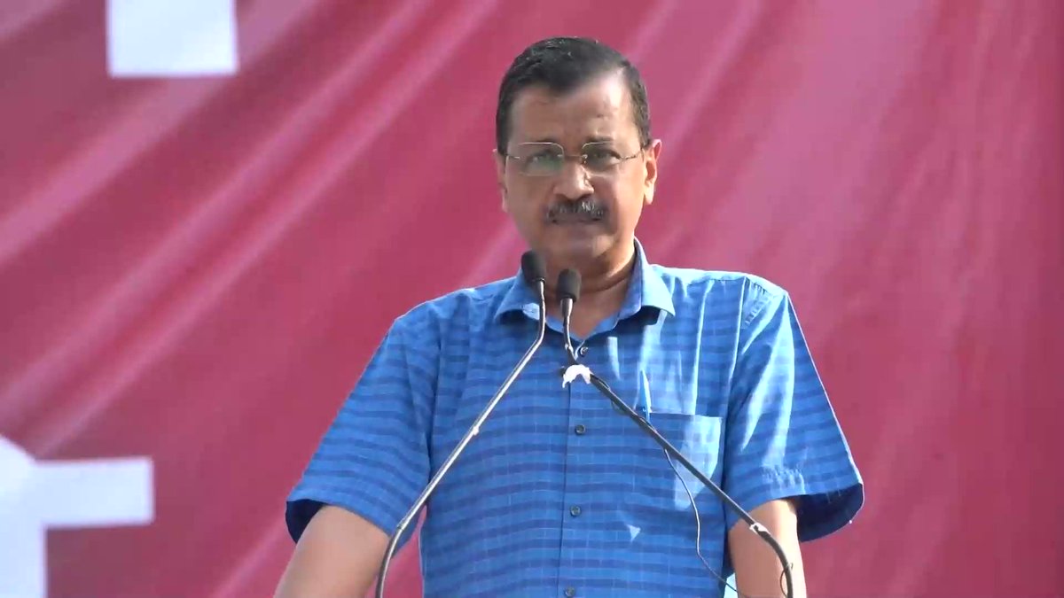देश के सामने आज एक सवाल रखना चाहता हूँ- क्या एक कम पढ़े-लिखे प्रधानमंत्री 21वीं सदी के भारत का निर्माण कर सकते हैं? भारत के प्रधानमंत्री पढ़े-लिखे तो होने ही चाहिए।