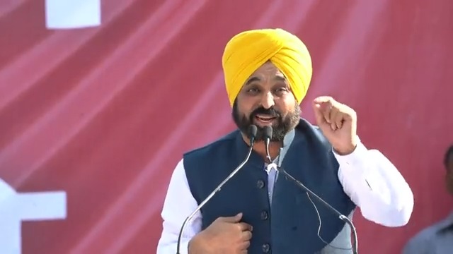 ਸਾਡੀ ਕਿਸੇ ਨਾਲ ਨਿੱਜੀ ਦੁਸ਼ਮਣੀ ਨਹੀਂ…ਪਰ ਸਾਨੂੰ ਫਿਕਰ ਹੈ ਸਾਡੀਆਂ ਆਉਣ ਵਾਲੀਆਂ ਪੀੜ੍ਹੀਆਂ ਦੀ…ਅਸੀਂ ਮੌਜੂਦਾ ਹੁਕਮਰਾਨਾਂ ਨਾਲ ਸਾਡੀਆਂ ਆਉਣ ਵਾਲੀਆਂ ਨਸਲਾਂ ਦੇ ਭਵਿੱਖ ਲਈ ਲੜ੍ਹ ਰਹੇ ਹਾਂ ਤਾਂ ਜੋ ਆਉਣ ਵਾਲੇ ਸਮੇਂ ‘ਚ ਉਹ ਸੁਰੱਖਿਅਤ ਮਹਿਸੂਸ ਕਰ ਸਕਣ…