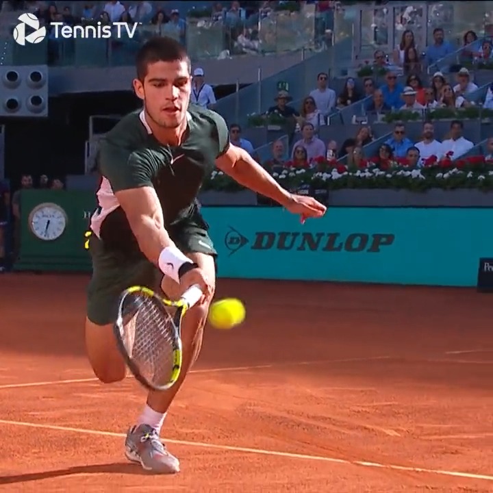 Carlos Alcaraz. Cinco minutos increíbles, pero increíbles en serio. Etiqueta N°1 del mundo. Disfruten. 🎾🇪🇸