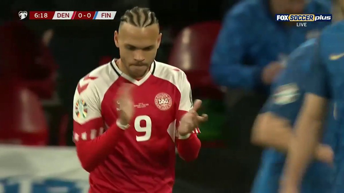 Just wide! 👀 Martin Braithwaite is knocking on the door early for Denmark 🚪
