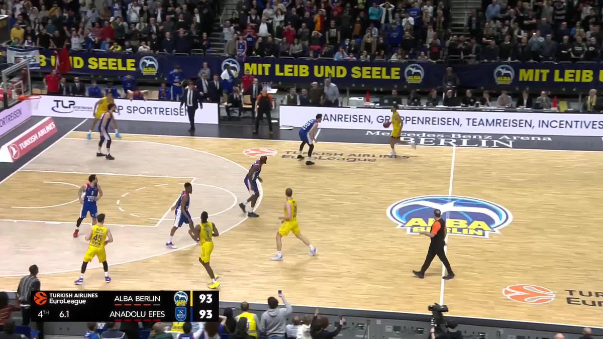 .@LCSikma43 dunks and WINS IT for ALBA BERLIN🤯 #7DAYSMagicMoment