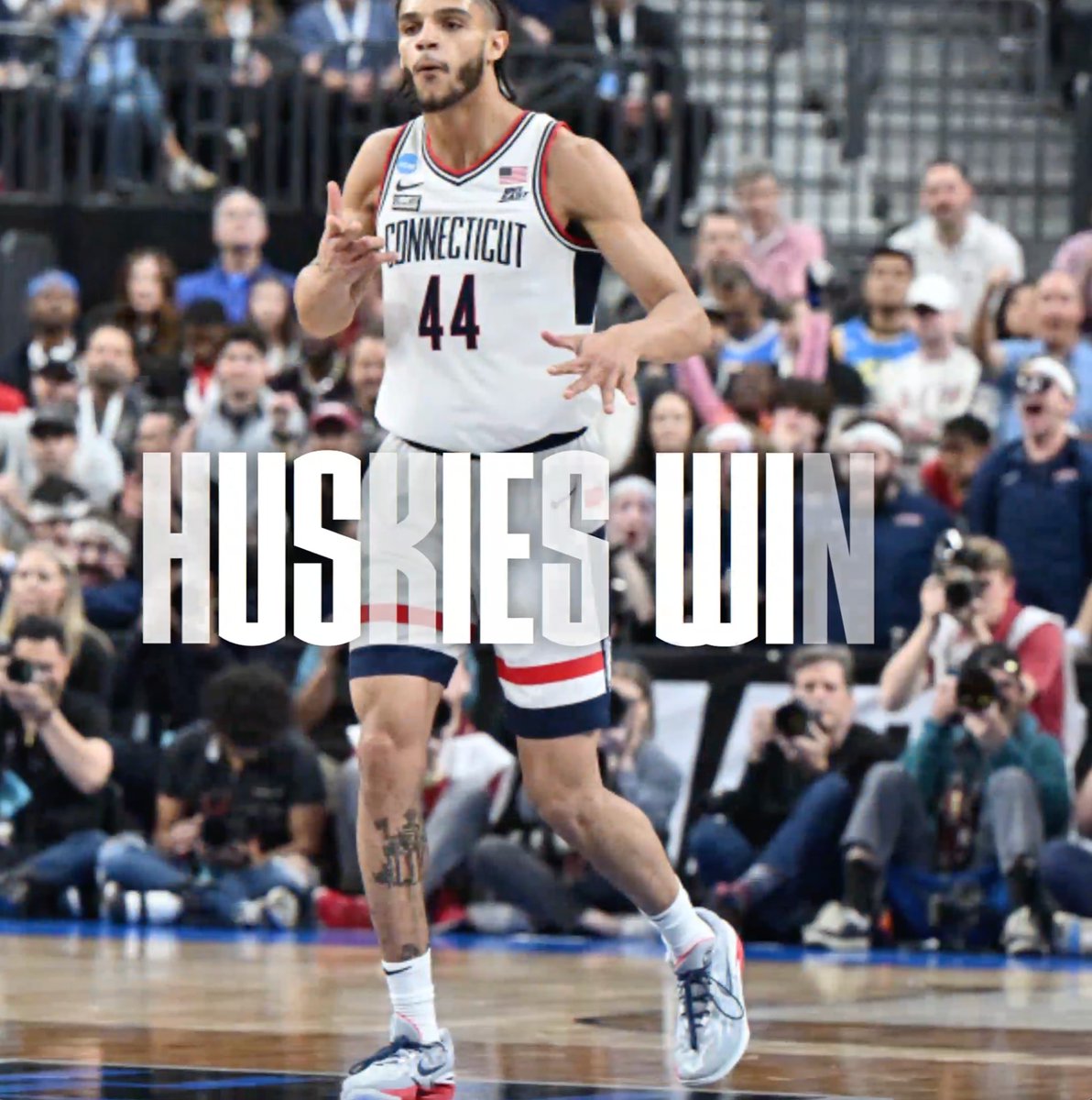 HUSKIES WIN ‼️ #Made4March